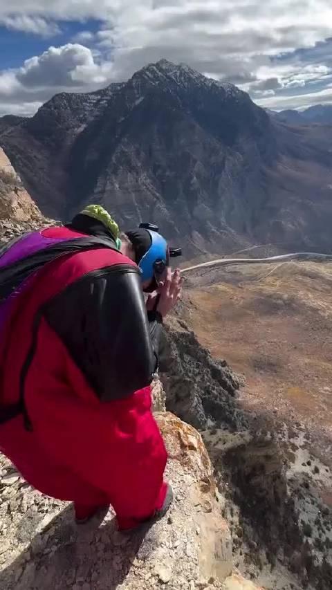 顶尖翼装飞行员撞山身亡，致命疏忽揭违规飞行巨大风险