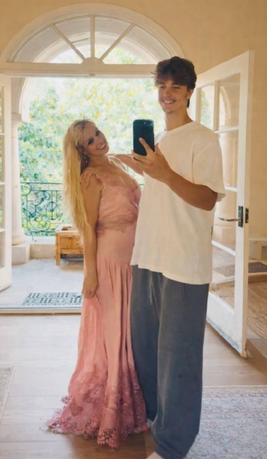 布兰妮晒与儿子合影，回顾与凯文费德林短暂婚姻往事
