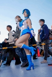 日本Coser还原春丽标志性粗腿,力量与美感的完美平衡(图4) 4